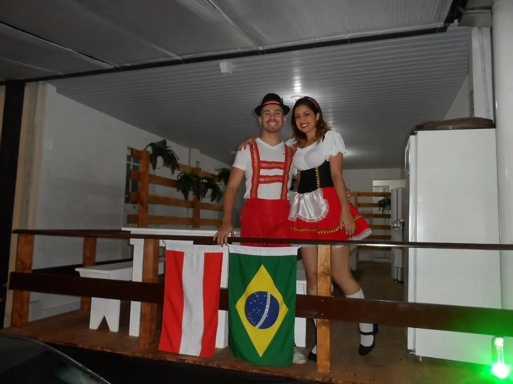 Austria Hostel & Pousada Blumenau Värdshus